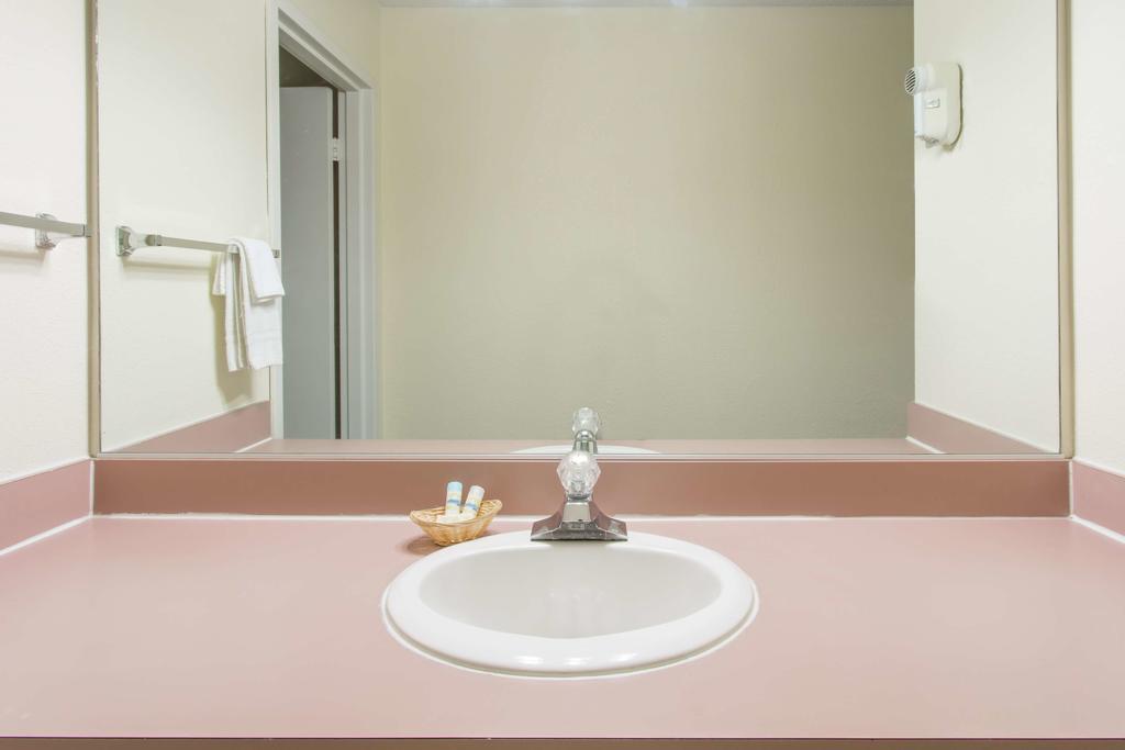 Knights Inn Virginia Beach Lynnhaven Экстерьер фото